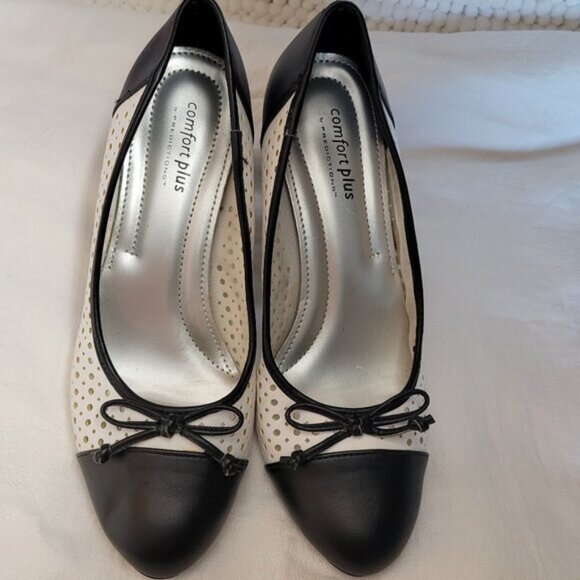 Women's Shoes Comfort Plus Predictions heels black white w/bow sz 7 1/2 Wide - Picture 1 of 10